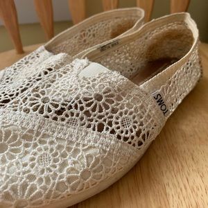Toms Eyelet Shoes